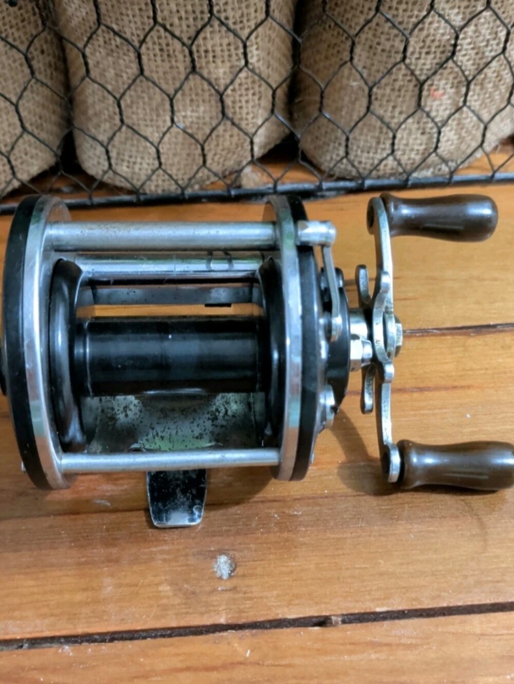 Vintage Penn Peer No. 109 Level Wind Fishing Reel with Brown Handles